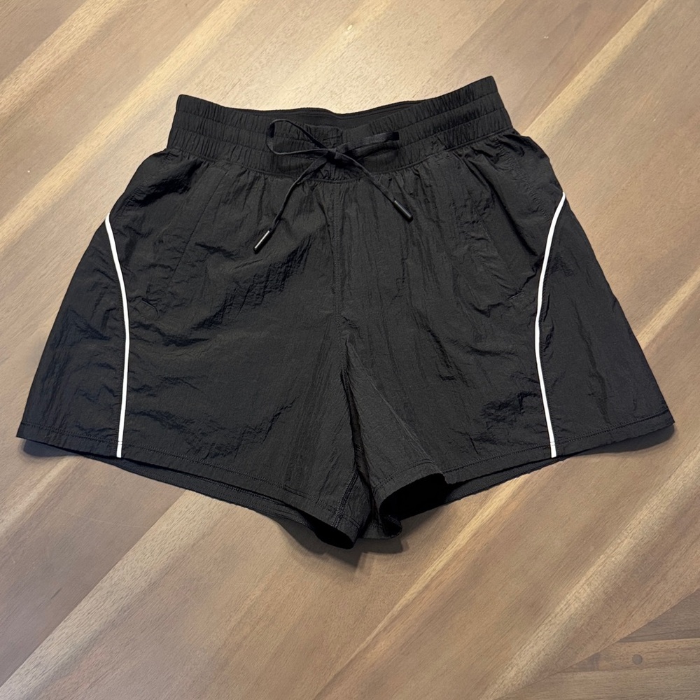 Lululemon license to train high rise lightweight shorts 4”
